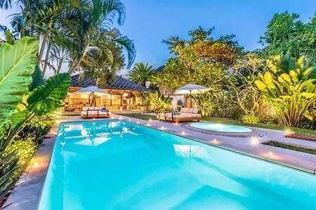Villa Toscana - 7 Bdr Luxury Villa With Private Pool Seminyak