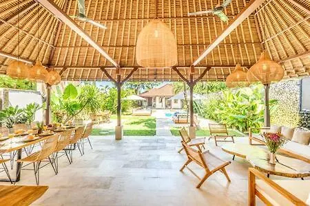 Villa Toscana - 7 Bdr Luxury Villa With Private Pool Seminyak